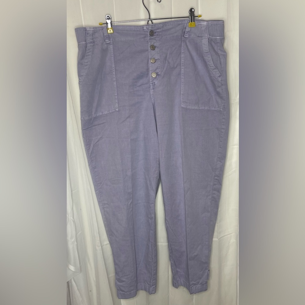 Sonoma. Size 18. Purple button capri.